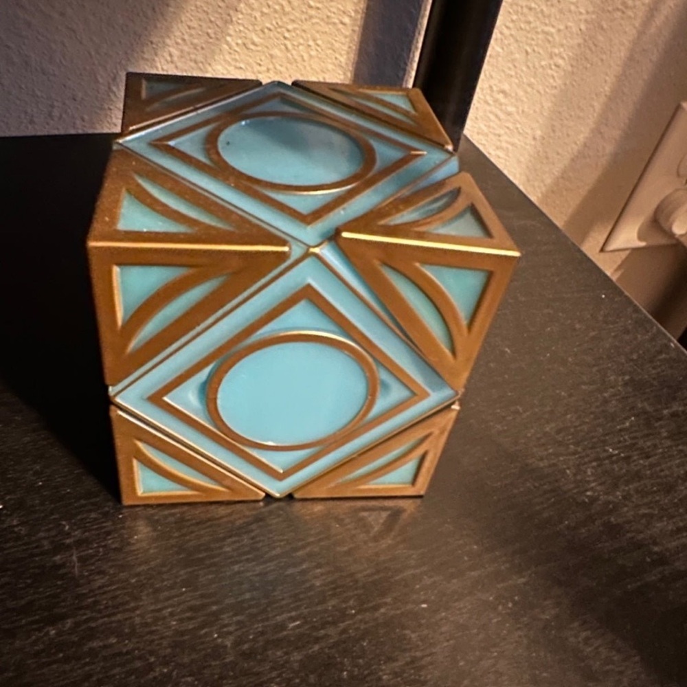 Disneys galaxy edge jedi holocron
